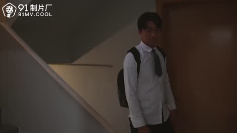 被懦弱的男同学抓到把柄，遭受凌辱堕落成肉便器《学妹的转变》李美丽 91CM-130