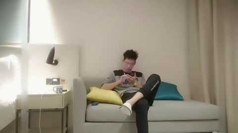 成年女性自愿互动，火辣身材大胆挑逗，高潮不断
